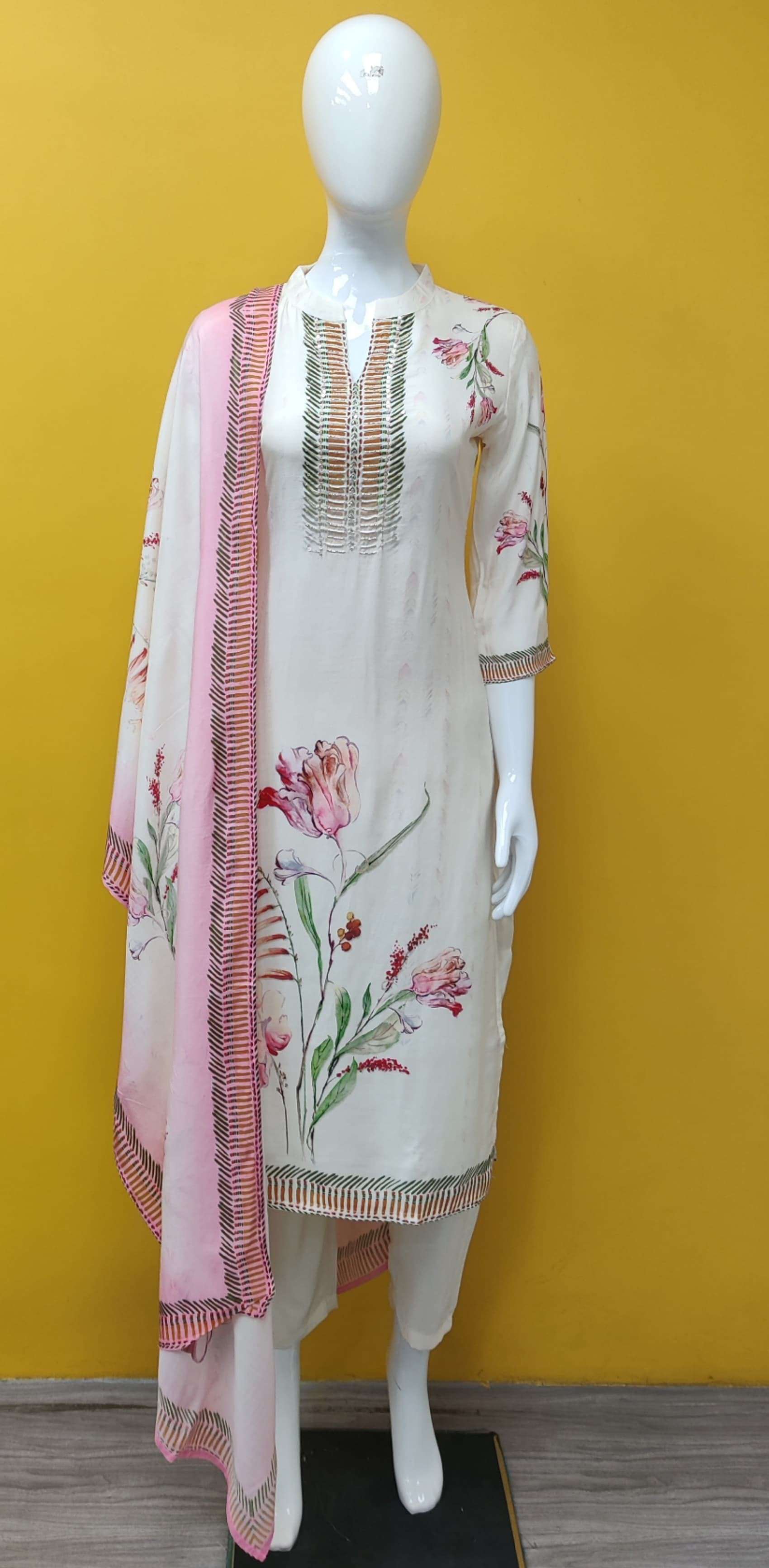 BEMITEX INDIA PRESENTS PURE MUSLIN WITH DIGITAL PRINT & HAND WORK BASED LATEST WHITE READYMADE 3 PIECE SUIT COLLECTION WHOLESALE SHOP IN SURAT